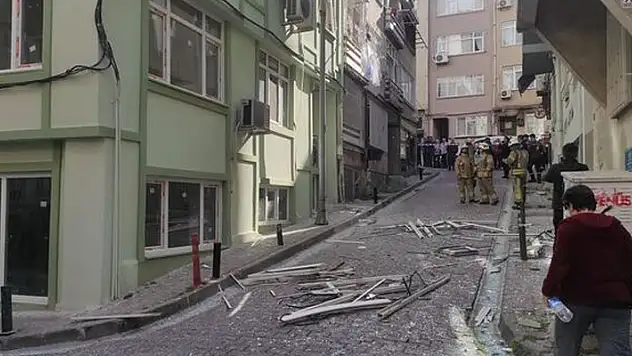 İstanbul'da 5 katlı binada patlama!
 