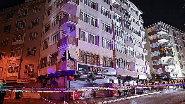 İstanbul'da 6 katlı bina, kolonlarındaki çatlaklardan dolayı boşaltıldı
