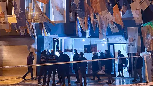 İstanbul'da AK Parti seçim irtibat bürosu önünde silahla ateş açıldı
