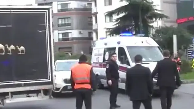 İstanbul'da AVM'de korkunç olay! 5'inci kattan kendini boşluğa bıraktı
