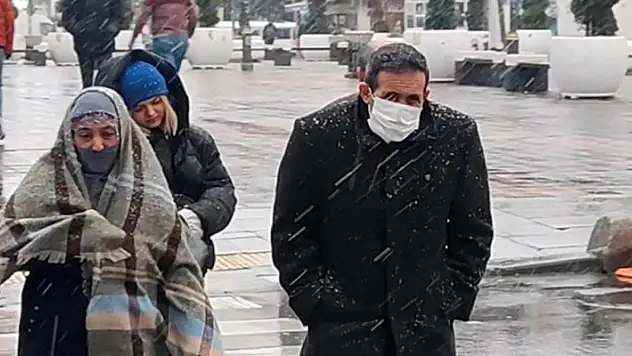 İstanbul'da beklenen kar yağışı başladı
