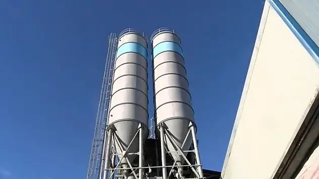 İstanbul'da beton mikserine düşen işçi öldü

