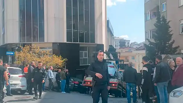 İstanbul'da çifte ölüm: İki genç araçta başlarından vurulmuş halde bulundu
