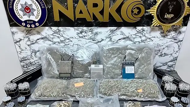 İstanbul'da düzenlenen 'Narkoçelik-19' operasyonunda uyuşturucu imal eden 8 şüpheli yakalandı
