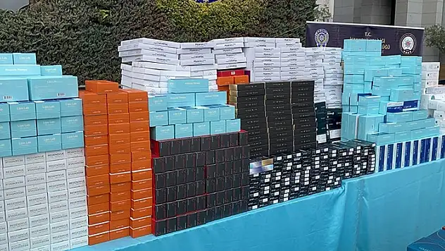 İstanbul'da düzenlenen operasyonda kaçak botoks ilacı ele geçirildi
