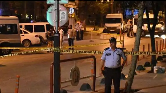 İstanbul'da emniyet müdürlüğü önünde patlama