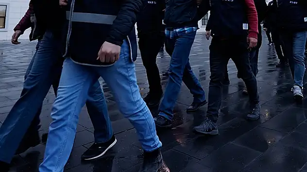 İstanbul'da FETÖ'den aranan şüphelilere operasyon: 30 gözaltı