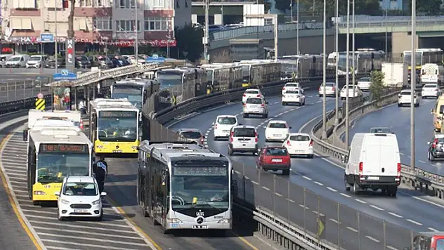 İstanbul'da metrobüs hattındaki reklam alanları kiraya verilecek
