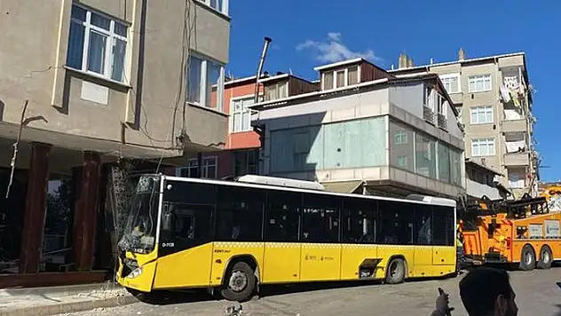 İstanbul'da otobüsün çarptığı bina yıkılacak!
