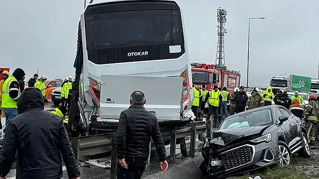 İstanbul'da polis servis aracının karıştığı kazada yaralanan polis memuru şehit oldu