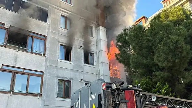 İstanbul'da sabah saatlerinde korkutan yangın : 1 kişi öldü
