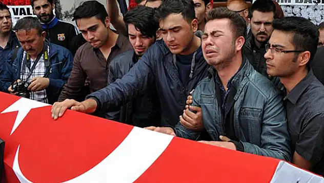 İstanbul'da şehit düşen polis memurları son yolculuklarına uğurlandı