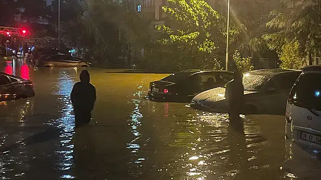 İstanbul'da sel sularına kapılan 2 kişi hayatını kaybetti
