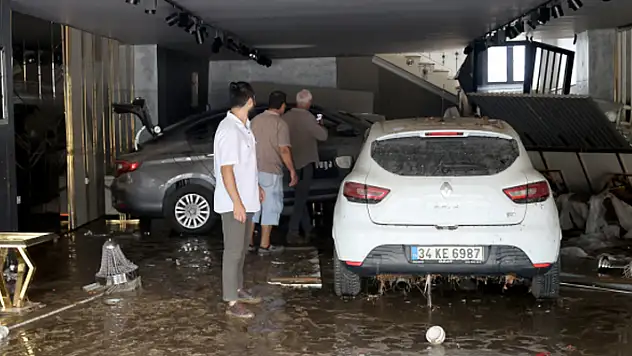 İstanbul'da selden etkilenen ailelere 15 bin TL para yardımı yapılacak