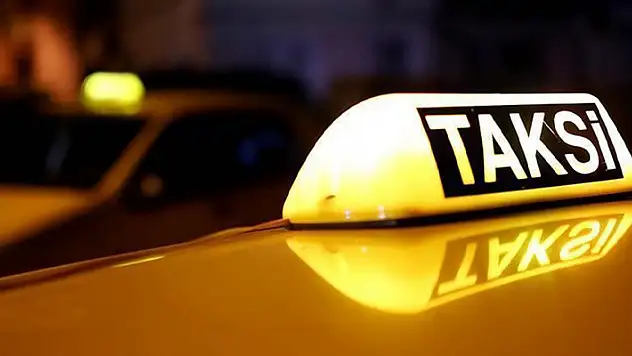 İstanbul'da taksiciden kadın yolcuya: Seni çift katlı otobüse bindiririm
