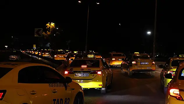 İstanbul'da taksiciler yüzde 100 zam talep etti