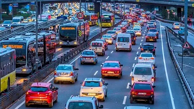 İstanbul'da toplu ulaşım ücretlerine yapılan zamlar yürürlükte
