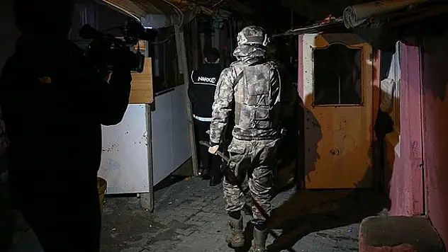 İstanbul'da uyuşturucu operasyonunda çok sayıda şüpheli gözaltına alındı