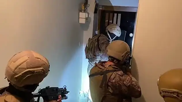 İstanbul'da uyuşturucu satıcılarına yönelik operasyonda 104 şüpheli gözaltına alındı
