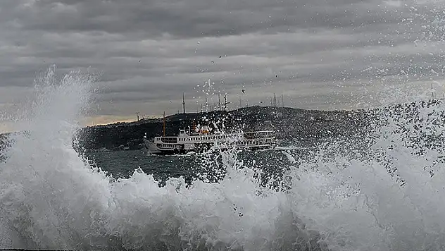 İstanbul'da vapur seferlerine hava muhalefeti
