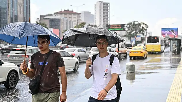 İstanbul'da yağmur hayatı olumsuz etkiledi
