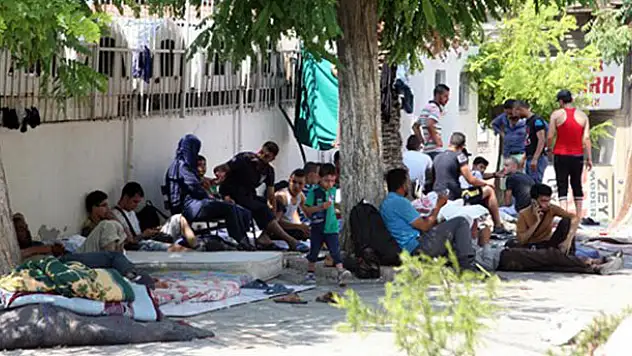 İstanbul'da yaşayan kaçak Suriyelilere son uyarı: Terk edin!