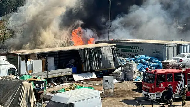 İstanbul'da yediemin otoparkında yangın