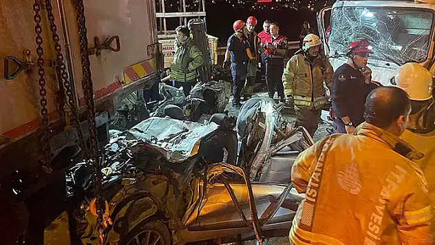 İstanbul'da zincirleme trafik kazasında 4 çocuk hayatını kaybetti, 4 kişi yaralandı
