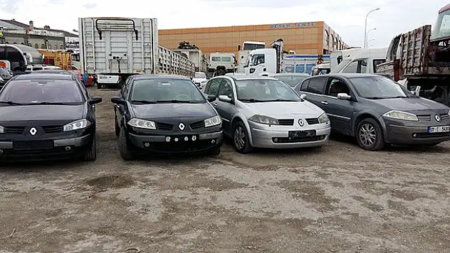 İstanbul'dan çaldıkları otomobili Konya'da satmışlar