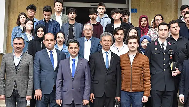 İstanbul'dan gelen öğrenciler Konyalı şehit ailesini ziyaret etti