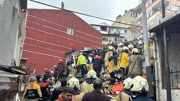 İstanbul Fatih'te 2 bina çöktü