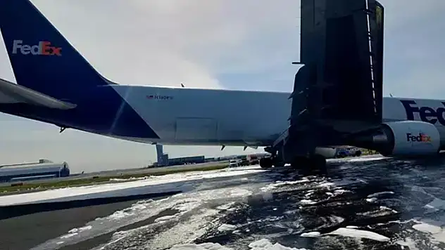 İstanbul Havalimanı'nda uçak gövdesi üstü indi! 