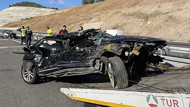 İstanbul-İzmir Otoyolu'ndaki zincirleme kazada 2 kişi öldü, 7 kişi yaralandı
