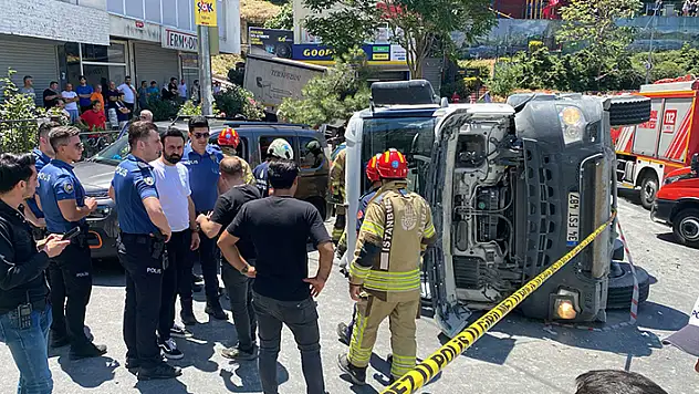 İstanbul - Kağıthane'de beton mikseri gelin arabasının üzerine devrildi: 1 ölü
