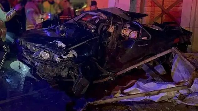 İstanbul Kartal'da yağışlı havada feci kaza: 1 ölü, 1 yaralı
