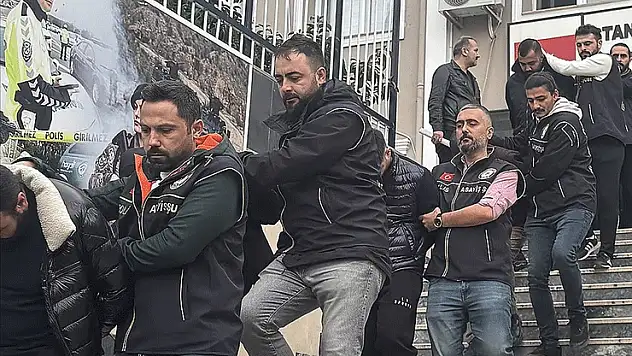 İstanbul merkezli 11 ildeki 'change' araç operasyonunda yakalanan 26 şüpheli tutuklandı