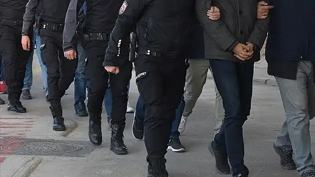 İstanbul merkezli 12 ildeki Forex dolandırıcılığı operasyonunda 48 şüpheli yakalandı
