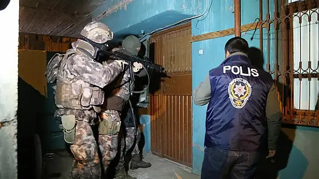 İstanbul merkezli 33 ilde FETÖ'nün TSK yapılanmasına yönelik operasyon