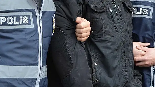 İstanbul merkezli 'rüşvet' operasyonunda 46'sı polis 105 kişi yakalandı
