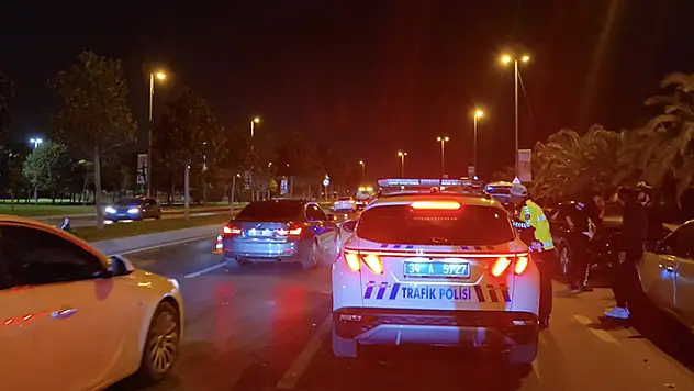 İstanbul-Pendik'te, otomobilin çarptığı motosikletli ağır yaralandı
