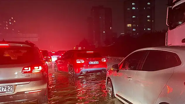 İstanbul'un bazı bölgelerinde sağanak etkili oluyor
