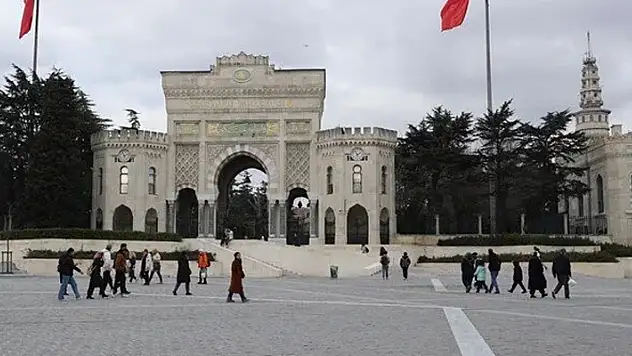İstanbul Üniversitesi'ndeki dersliklere ziyaretçi girdi iddiası: Üniversite yönetiminden açıklama

