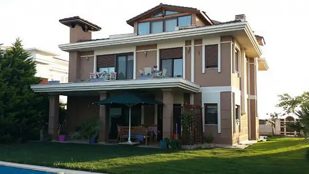 İstanbul Üsküdar'da  tripleks villa icradan satılacak
