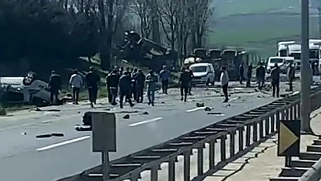 İstanbul Valiliği: Silivri'deki kazada 6 kişi öldü, 3 kişi yaralandı
