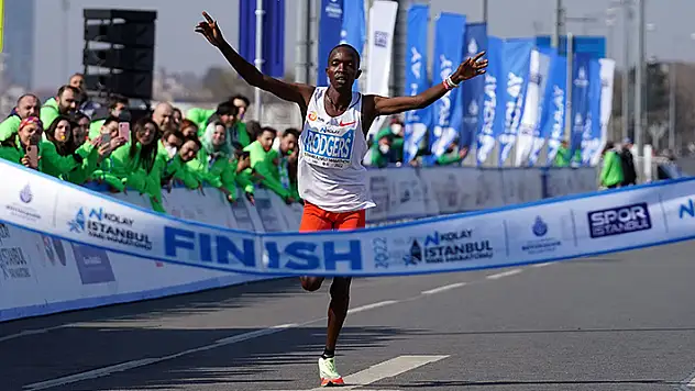 İstanbul Yarı Maratonu koşuldu 
