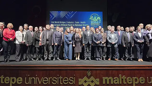 İstanbul Yeni Yüzyıl Üniversitesi'nden 2'nci World Bridges Zirvesi'nde küresel sağlık diplomasisi iş birliği