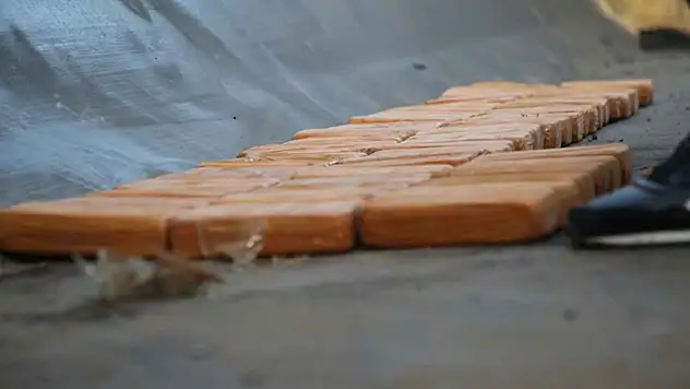 İstanbul'da 4 tırda 527 kilo 475 gram uyuşturucu ele geçirildi
