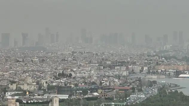 İstanbul'da çöl tozları hayatı olumsuz etkiliyor
