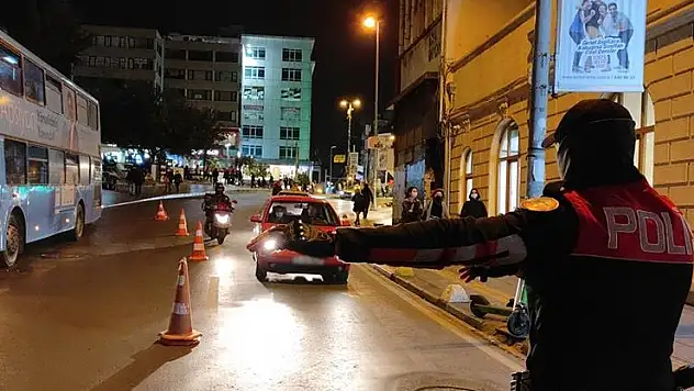 İstanbul'da 'Huzur İstanbul' uygulamasında 909 kişi gözaltına alındı