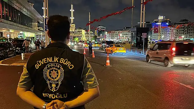 İstanbul'da polis uygulamasında 1062 şüpheli gözaltına alındı